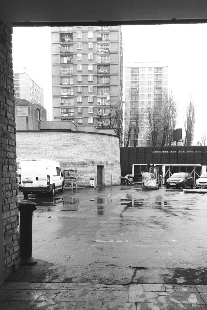 SW Foto eines Hinterhofs