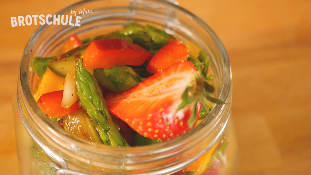 Spargel mit Erdbeeren